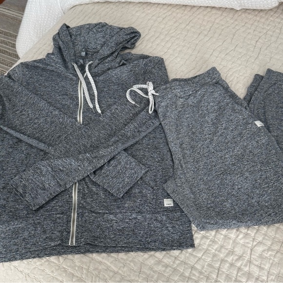 Vuori Other - Vuori Women's Heathered Gray Halo Hoodie & Jogger Set